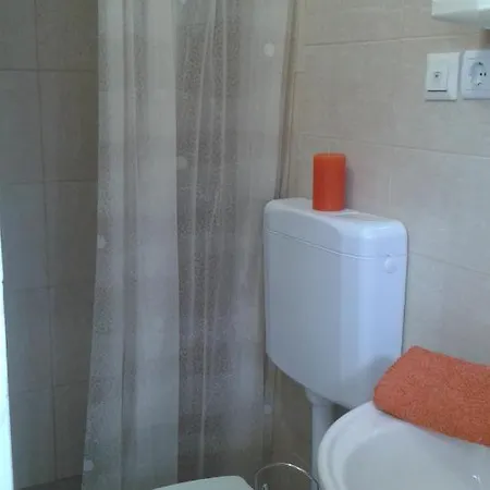 Apartman With A Parking Space Kastel Kambelovac, - 11755